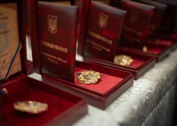 На Київщині п’ятьох багатодітних матерів відзначили званням «Мати-героїня»