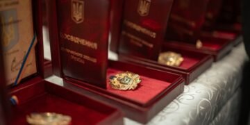 На Київщині п’ятьох багатодітних матерів відзначили званням «Мати-героїня»