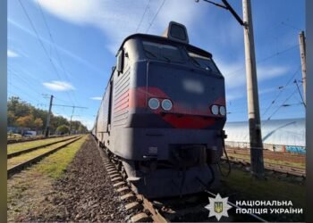 Поблизу станції Вишневе пасажирський потяг смертельно травмував жінку