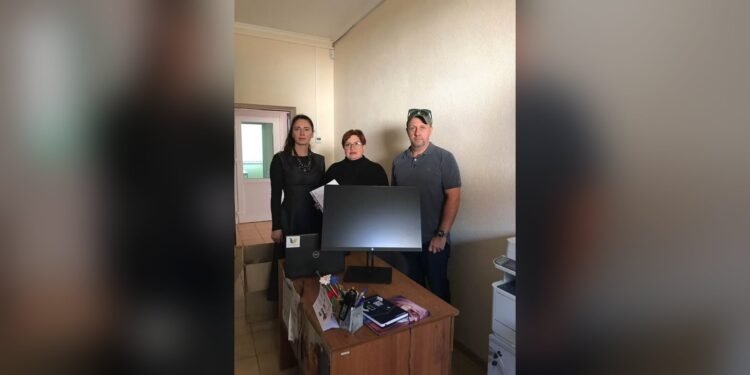 Дівичківська громада отримала 4 монітори та ноутбук від благодійників